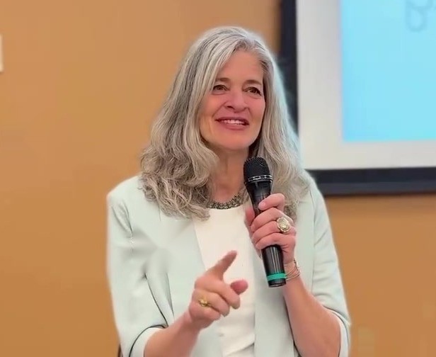 Linda Albright speaking